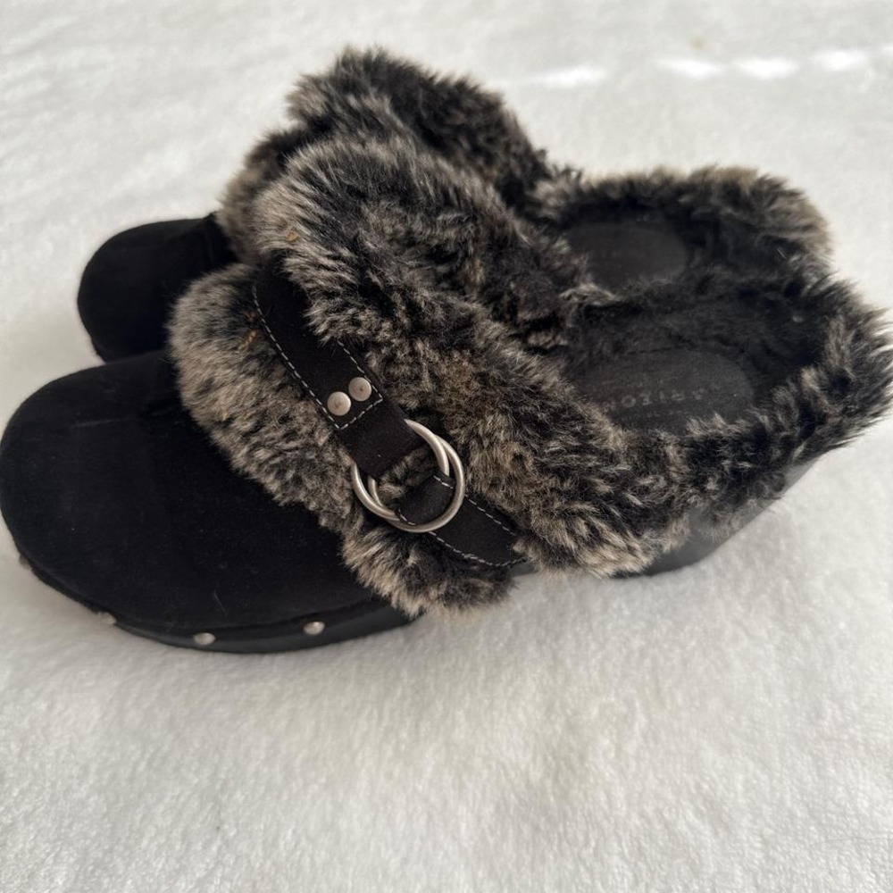 y2k arizona platform black faux fur mules